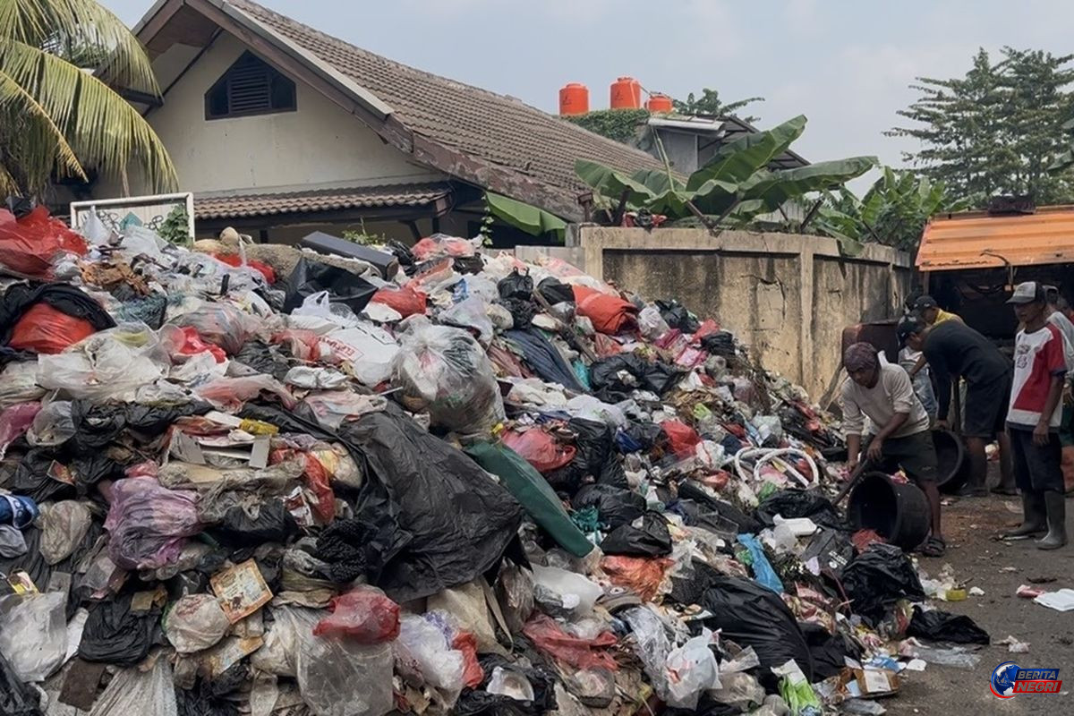 Gunungan Sampah 140 Ton Tutup Akses SDN di Cengkareng, Pemprov DKI Turun Tangan