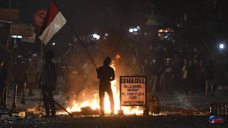 Palmerah Memanas hingga Pukul 22.30 WIB, Warga Diimbau Jauhi Kerumunan dan Waspada Provokasi