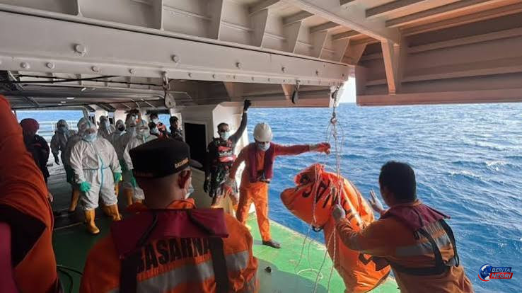Dua Korban Kembali Ditemukan di Dalam KM Virgo 8, Dievakuasi ke Banjarmasin dengan Helikopter