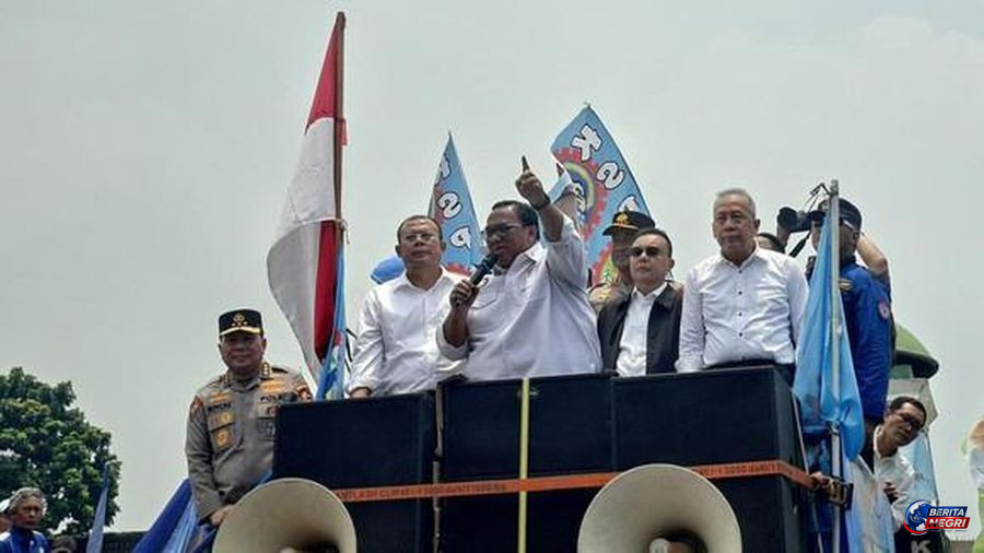 Dasco dan Kapolri Temui Massa Buruh usai Pengesahan UU Pelindungan Ketenagakerjaan