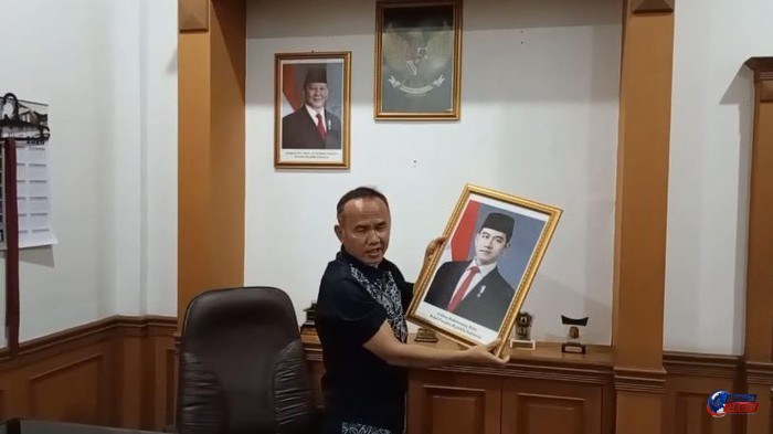 Usai Putusan MK soal Ijazah, Wakil Ketua DPRD Sukabumi Turunkan Foto Gibran