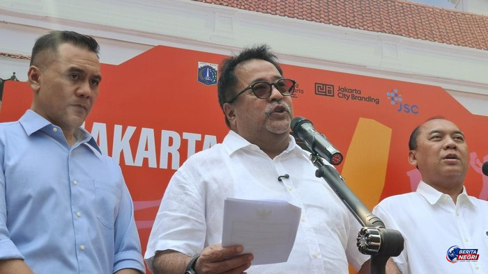 Rano Karno Minta Warga Jakarta Tak Panik hadapi Asap Karhutla