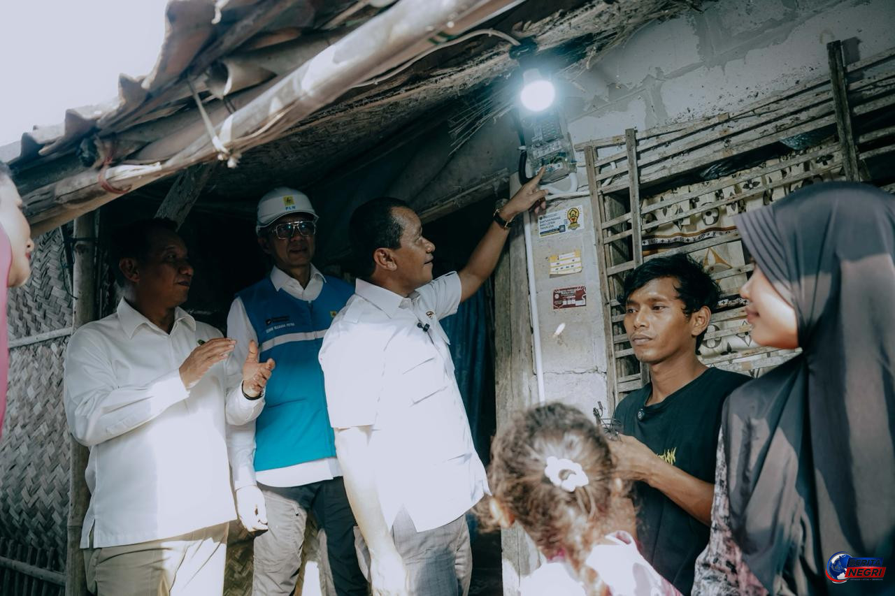 Bahlil Targetkan Seluruh Desa dan Dusun Nikmati Listrik pada 2029–2030